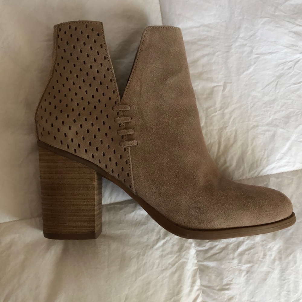 Steve Madden Shepp Taupe Suede 3” Booties
